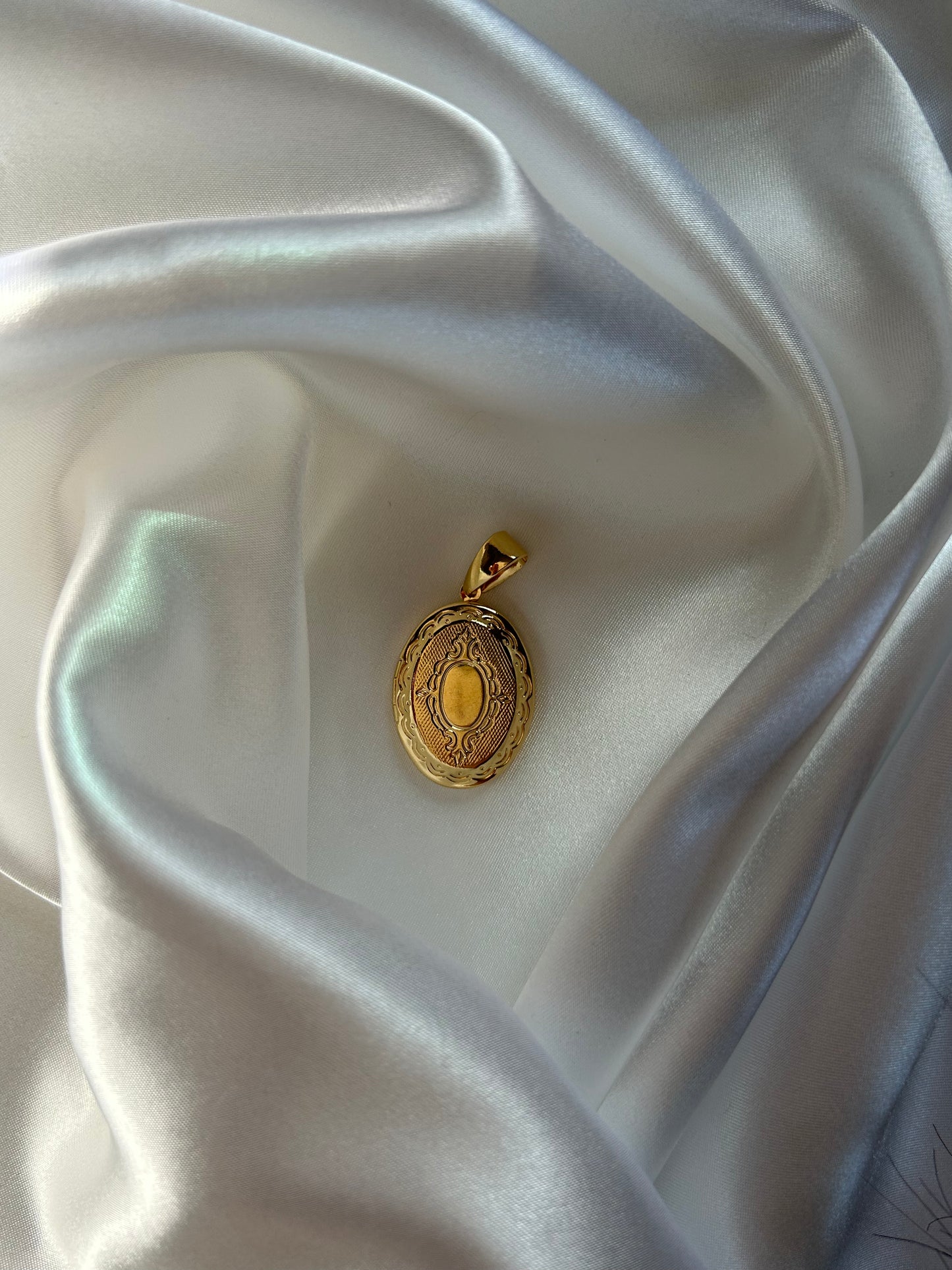 Oval Open Locket Pendant