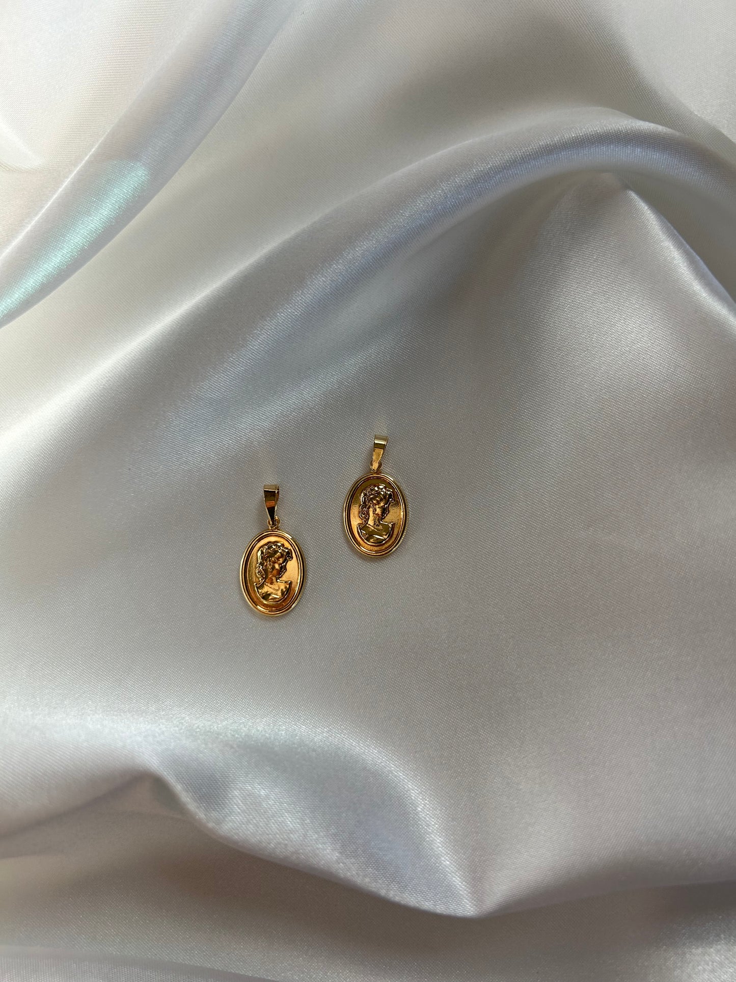 Lady Cameo Oval Pendant