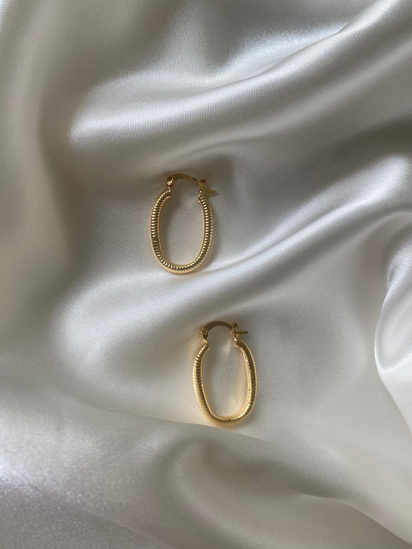 Ribbed Medium Hoops