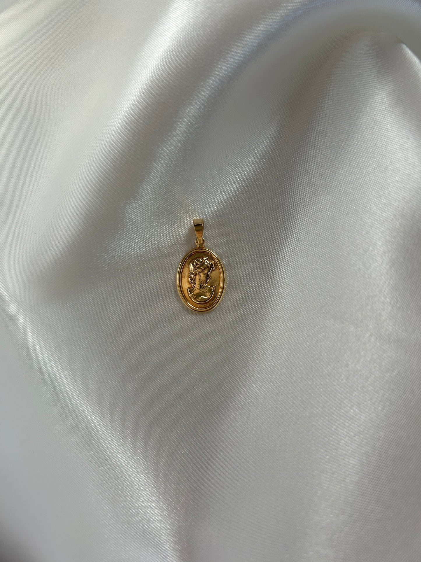 Lady Cameo Oval Pendant