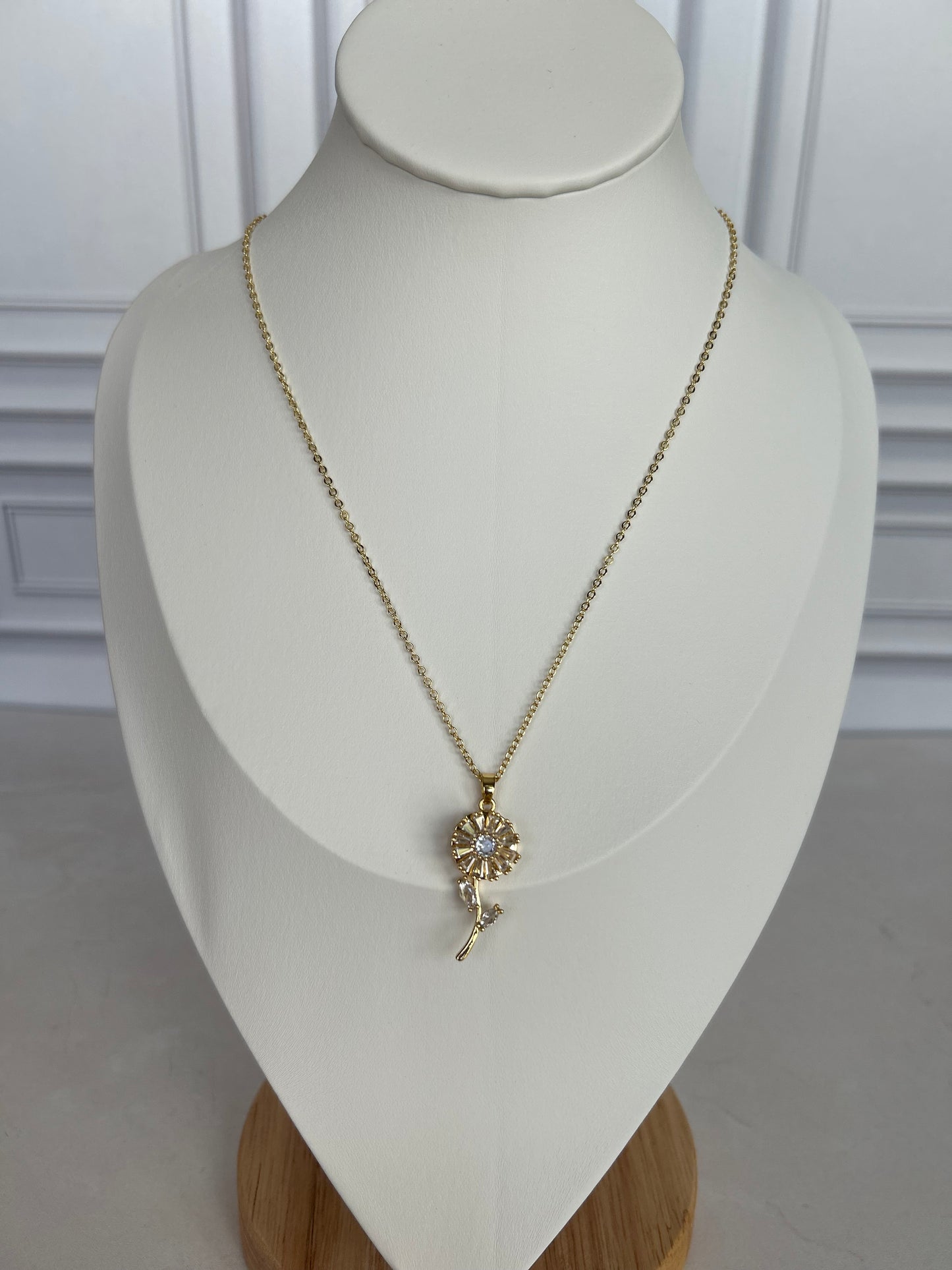 Daisy Spinning Necklace