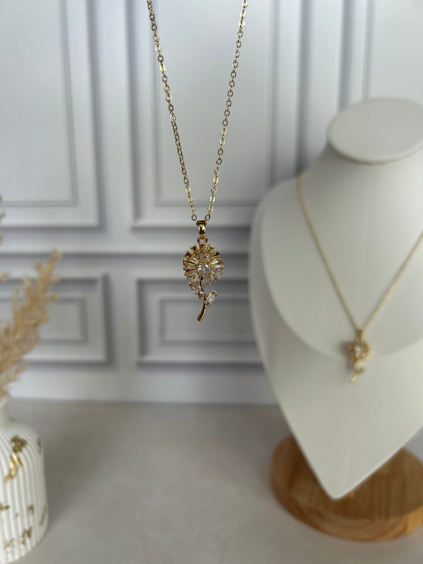 Daisy Spinning Necklace