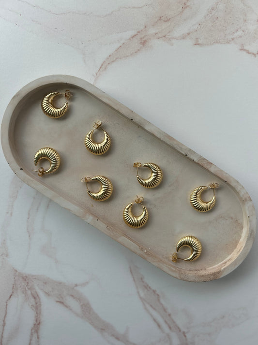 Half Moon Ribbed Hoop earring